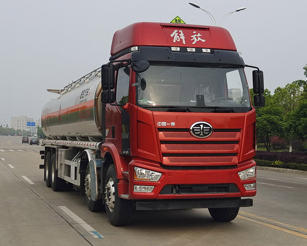 楚勝牌CSC5321GYYL6A型鋁合金運(yùn)油車